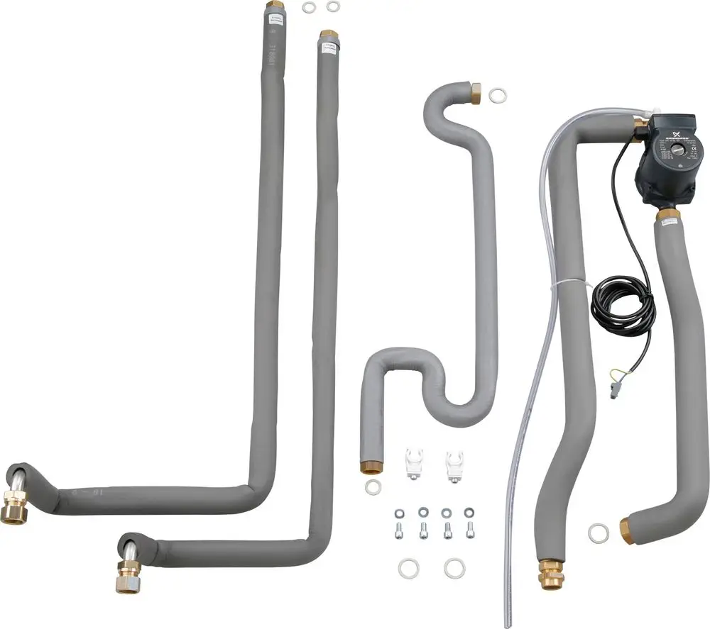 Installationszubehör von Bosch, bestehend aus mehreren Rohren und Verbindungselementen, geeignet für Heizungsinstallationen. Komponenten sind isoliert und in unterschiedlichen Längen angeordnet.